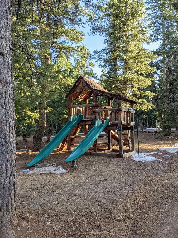 Pinewoods Resort And Rv Park Duck Creek Village Eksteriør billede