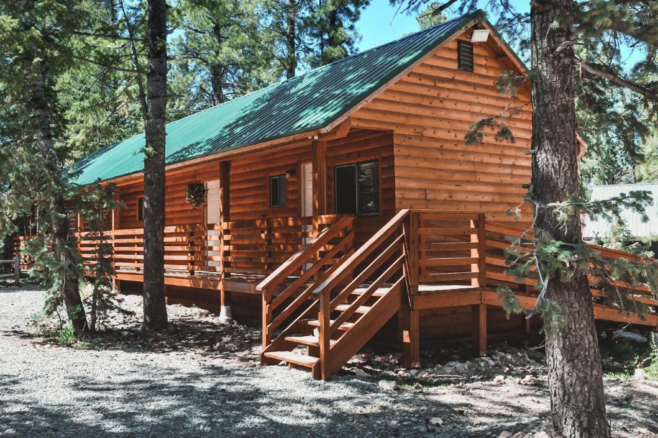 Pinewoods Resort And Rv Park Duck Creek Village Eksteriør billede