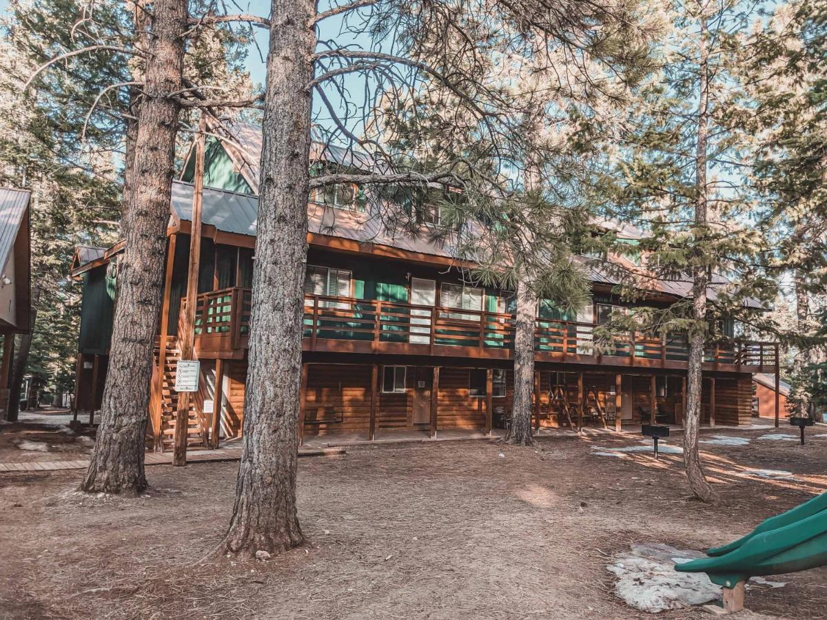 Pinewoods Resort And Rv Park Duck Creek Village Eksteriør billede