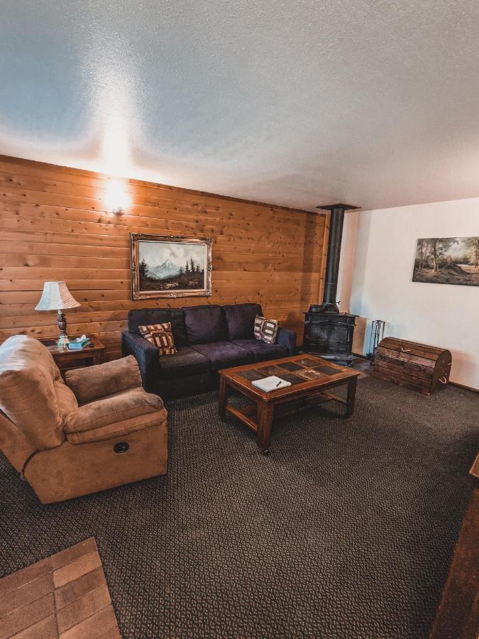 Pinewoods Resort And Rv Park Duck Creek Village Eksteriør billede