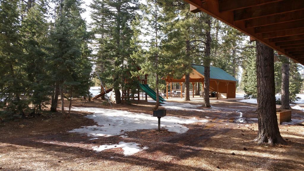 Pinewoods Resort And Rv Park Duck Creek Village Værelse billede